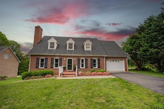 220 Swan Ln, Forest, VA 24551