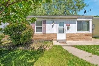 25294 Wiseman St, Roseville, MI 48066