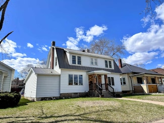 613 S Wacouta Ave, Prairie Du Chien, WI 53821