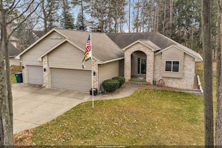 2805 Dewey Decker Dr, Green Bay, WI 54313