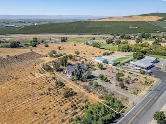 1381 W Riverside Ave, Sunnyside, WA 98944