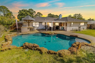 146 Village Estates Dr, Lewisville, TX 75077