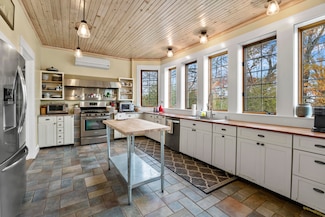 443 Mann Hill Rd, Holden, ME 04429