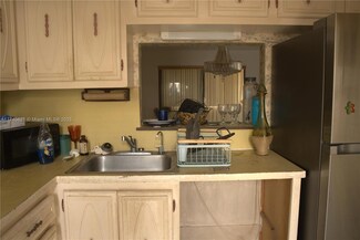 4270 NW 40th St Unit 103, Lauderdale Lakes, FL 33319