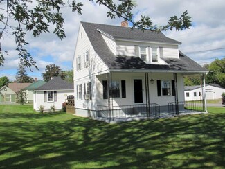22 Jewett St, Skowhegan, ME 04976