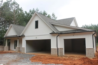 299 Palmetto Rd, Pelzer, SC 29669