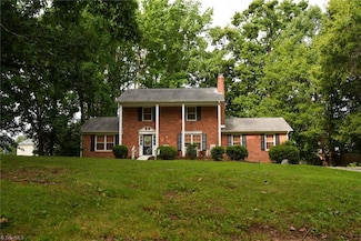 19 Edinborough Ct, Greensboro, NC 27406