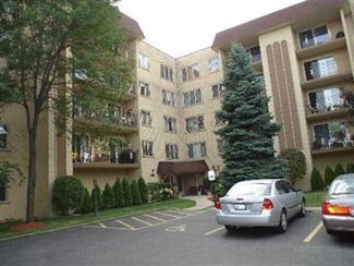 6455 W Belle Plaine Ave Unit 31, Chicago, IL 60634