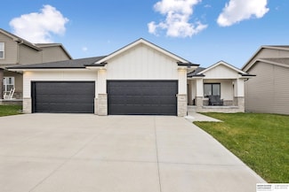 19904 Briar St, Gretna, NE 68028