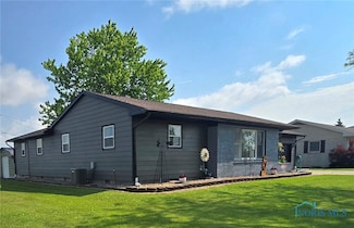 1154 Lagrange St, Napoleon, OH 43545