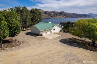 46300 Rainbow Rd, Grand Coulee, WA 99133