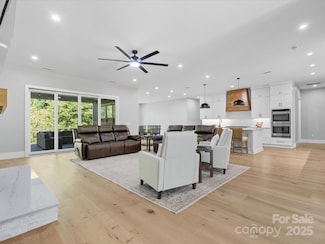 1070 Saddle Back Ln, Mooresville, NC 28115