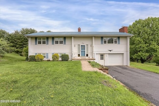 40 Hillcrest Ln, Williamsport, PA 17701