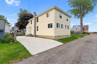 4354 S 5th St, Luna Pier, MI 48157