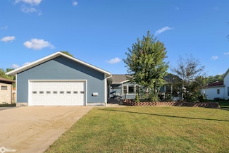 2106 Mason Rd, Burlington, IA 52601