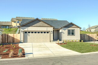 319 Christopher Way, Talent, OR 97540