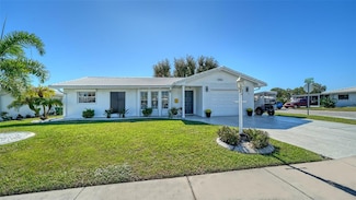3904 Chinaberry Rd, Bradenton, FL 34208