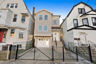 14 Willoughby St, Newark, NJ 07112