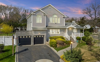 2 Hamilton St, Farmingdale, NY 11735
