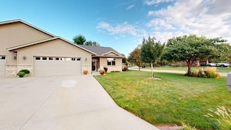 1704 Crystal Dr, Albert Lea, MN 56007