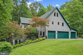 990 Millwood Ln, Great Falls, VA 22066