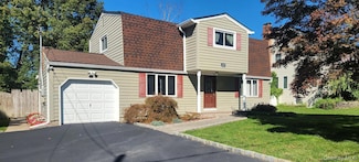 439 Southport St, Ronkonkoma, NY 11779