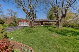6913 Cresthill Dr, Knoxville, TN 37919
