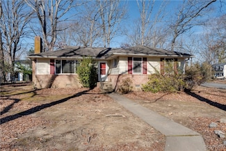 2040 Woodmont Dr, North Chesterfield, VA 23235