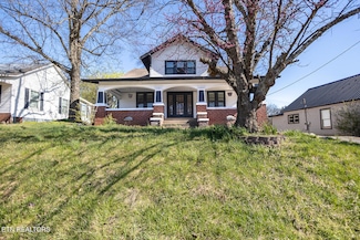 717 N Charles G Seivers Blvd, Clinton, TN 37716