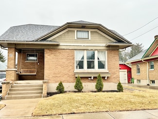 17 N Du Bois Ave, Elgin, IL 60123