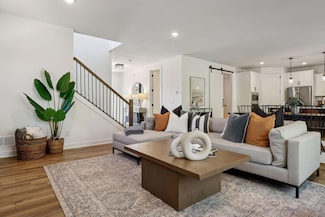 2415 Laurie Ct W, Roseville, MN 55113