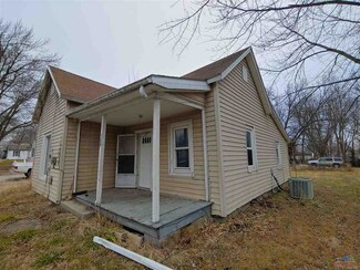 308 S 5th St, Clinton, MO 64735