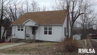 216 Elm St, Dongola, IL 62926