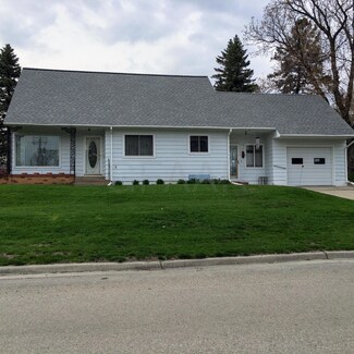 350 1st St NW, Mayville, ND 58257