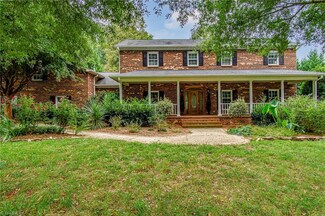 5556 Long Walk Dr, Kernersville, NC 27284