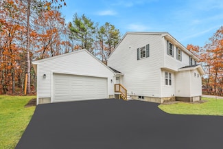 23 Lilac Ln, Kennebunk, ME 04043