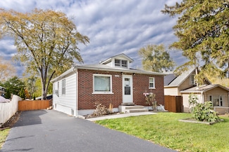 916 N Clarendon Dr, Round Lake Beach, IL 60073