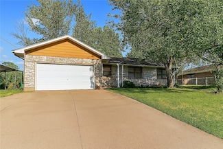 201 N Country Club Rd, Siloam Springs, AR 72761