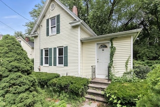 39 Kings Ln, Springfield, MA 01109