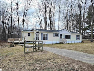 1459 W Houghton Lake Rd, Lake City, MI 49651