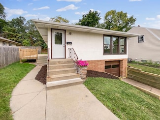 1426 Burr St, Saint Paul, MN 55130