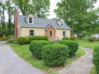 114 Eastwood Ave, Swannanoa, NC 28778