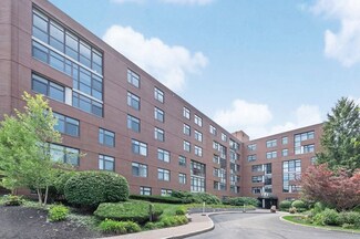 79 Florence St Unit 210S, Chestnut Hill, MA 02467