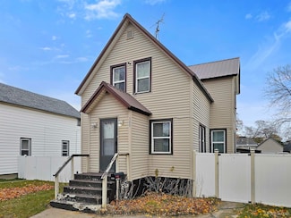 509 S 10th St, Escanaba, MI 49829