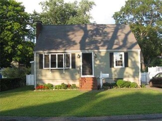 4 Maple Way, Wakefield, MA 01880