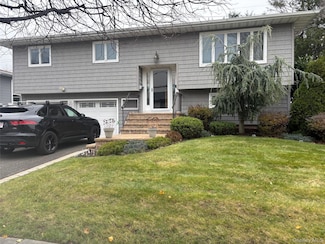 51 Deer Ln, Hicksville, NY 11801