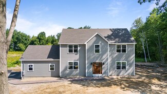210 Central St, Hampstead, NH 03826