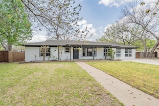 515 Shadowbrook Ln, Hurst, TX 76053