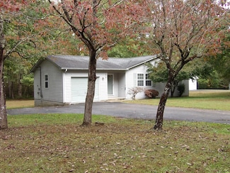 319 Sycamore Dr, Crossville, TN 38555