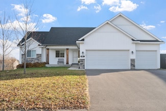 811 Morrison Ave NW, Annandale, MN 55302